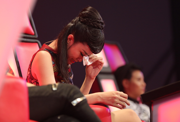 The Voice Kids 2016 – Liveshow 1: Đông Nhi khóc nức nở vì học trò cưng