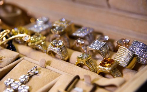 'Choáng' với tủ đồ kim cương của Đàm Vĩnh Hưng cho đêm nhạc kỉ niệm