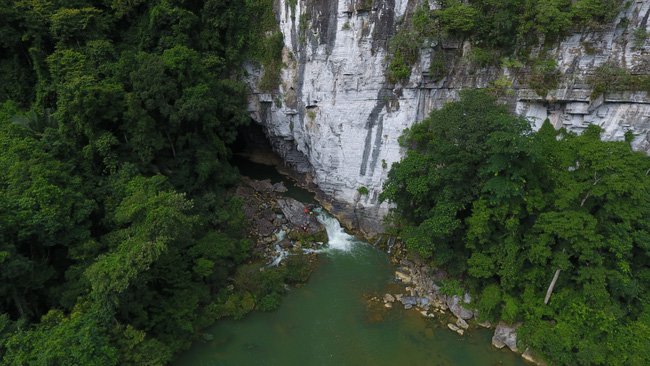 Khám phá hang động Tú Làn đầy bí hiểm ở Quảng Bình