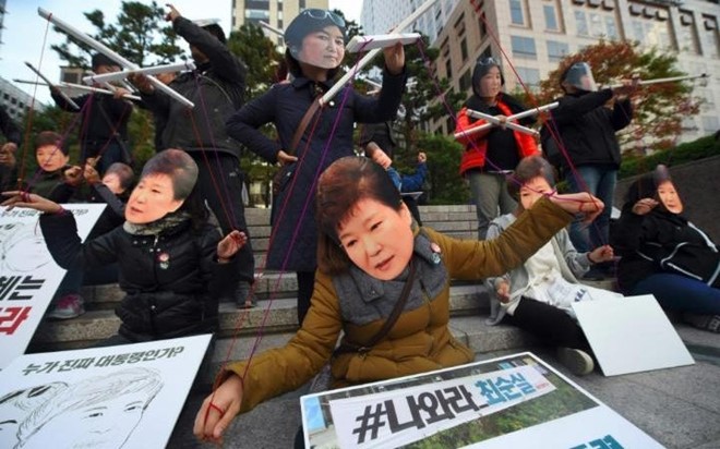Sao Hàn: PSY, nhà YG lũng đoạn showbiz Hàn nhờ quan hệ bí mật với tổng thống 