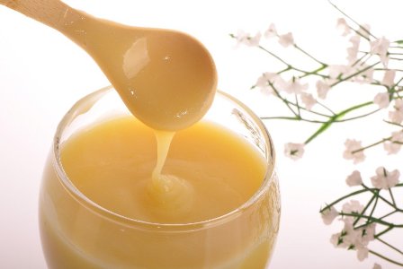 Lợi ích tuyệt vời của sữa ong chúa đối với sức khỏe và làm đẹp