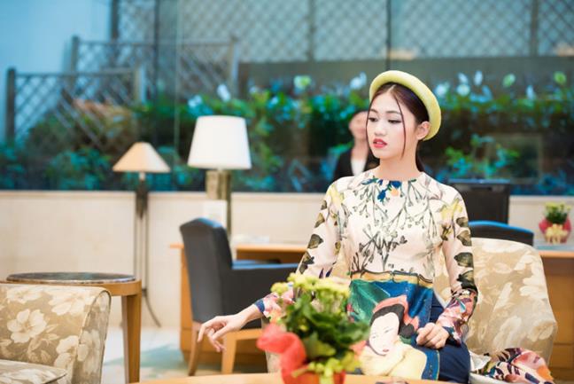 Á hậu Thanh Tú thôi miên mọi ánh nhìn khi diện áo dài cách tân