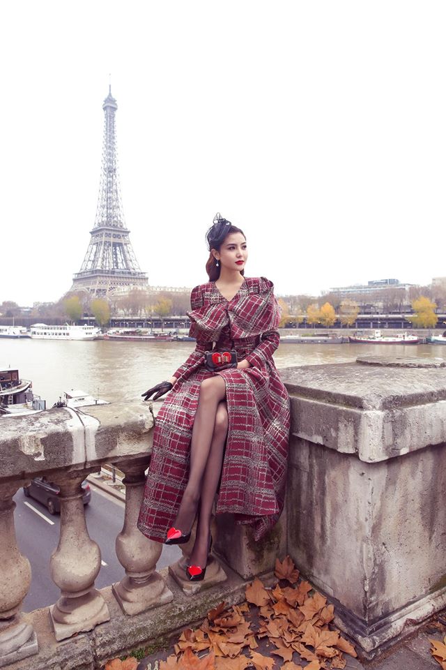 'Nữ hoàng sắc đẹp toàn cầu' Ngọc Duyên gây ấn tượng trên phố Paris