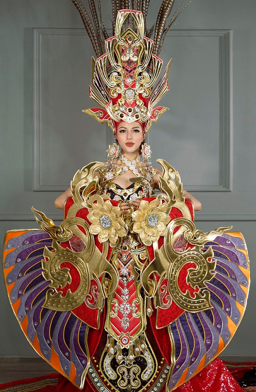 Ngắm cận cảnh bộ quốc phục dự thi của Khả Trang tại Hoa hậu Siêu quốc gia 2016