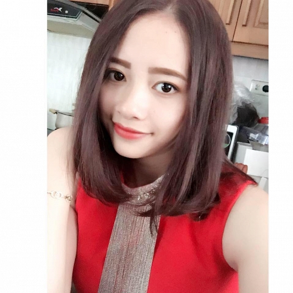 Cận cảnh nhan sắc xinh không kém 'hoa hậu' của vợ tiền đạo Vũ Minh Tuấn