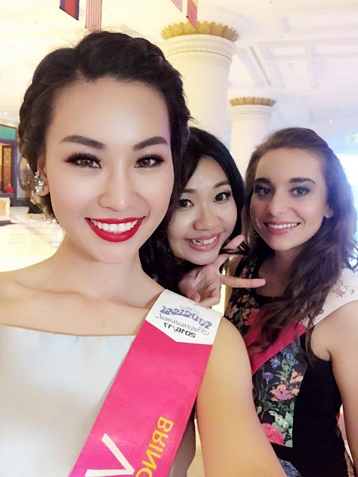 Cận cảnh bộ trang phục dân tộc của Phạm Thùy Linh tại Hoa hậu Du lịch Quốc tế 2016