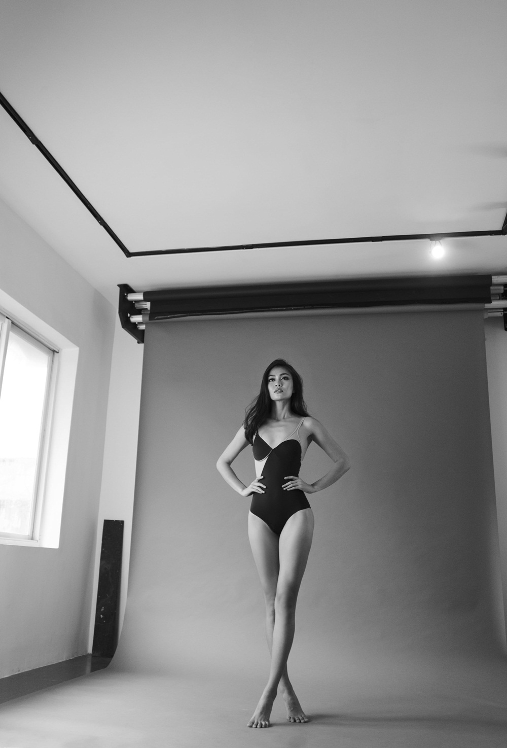 Mâu Thanh Thủy khoe thân hình 'nóng bỏng' trong bộ ảnh bikini mới