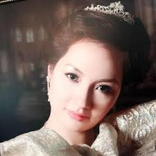 Cận cảnh nhan sắc xinh đẹp, trẻ trung của mẹ Hoa hậu Thu Ngân