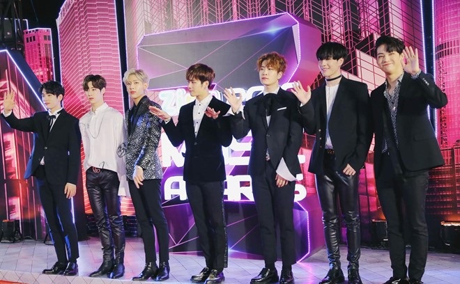 Phạm Hương đẹp tựa nữ thần trên thảm đỏ Zing Music Award 2016