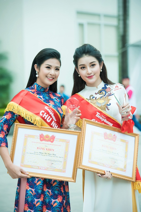 Huyền My và Hoa hậu Ngọc Hân đã vinh dự được ban tổ chức tặng bằng khen