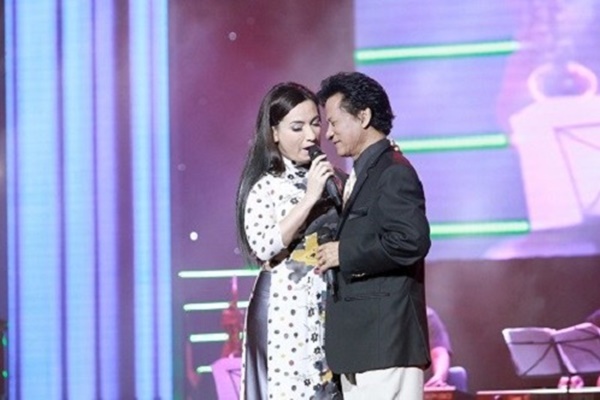 Sau lần kết hợp ấy, Chế Linh thường xuyên mời Phi Nhung tham gia tour diễn của mình ở khắp các tỉnh thành