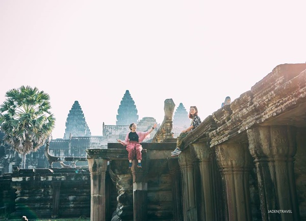 Cổng chính khu đền Angkor Wat