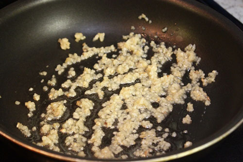 Món ngon mỗi ngày: Bữa cơm chống ngấy với măng xào tỏi