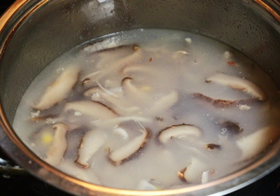 Món ngon mỗi ngày: Cách làm súp gà ngon đúng vị
