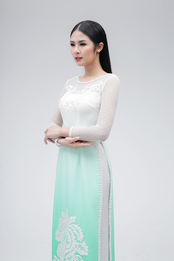 Hoa hậu Ngọc Hân được mời sang Anh biểu diễn áo dài