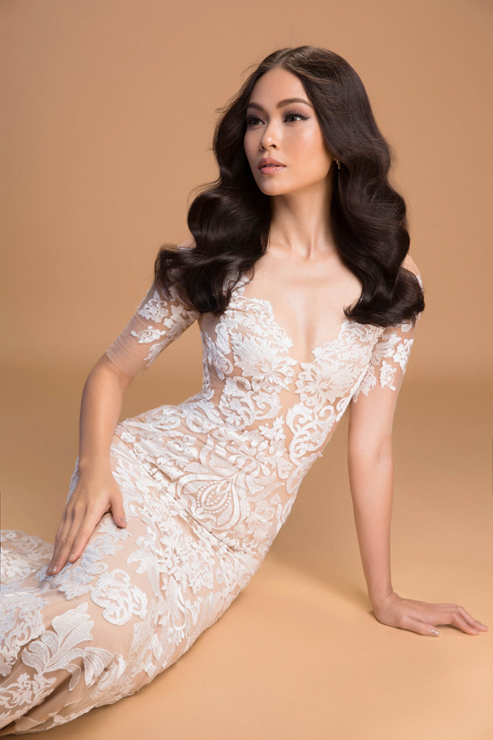 Mâu Thủy gợi cảm trong đầm xuyên thấu, tiến gần đến Hoa hậu Hoàn vũ Việt Nam 2017 