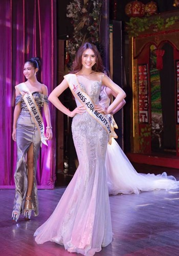 Nữ cổ động viên xinh đẹp đăng quang Hoa hậu sắc đẹp châu Á 2017