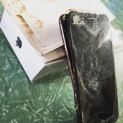 Chiếc iPhone 7 phát nổ khi còn trong hộp. Ảnh: Reddit