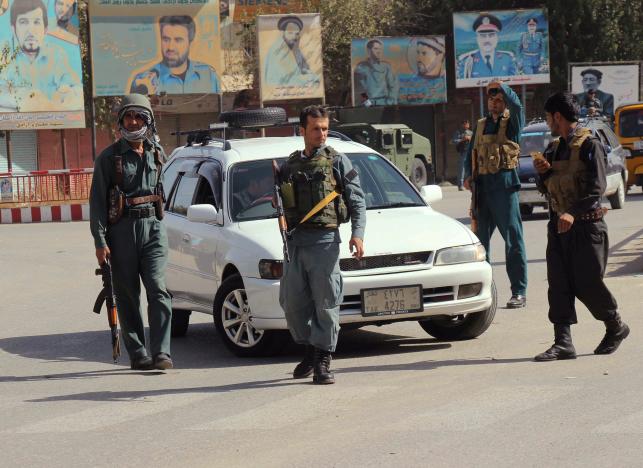 Chiến sự Syria: Cảnh sát Afghanistan canh giữ ở trung tâm thành phố Kunduz, Afghanistan ngày 03 tháng 10 năm 2016.
