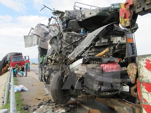 Tai nạn giao thông nghiêm trọng nhất ngày 10/10: Lật xe khách, hơn 20 người nhập viện