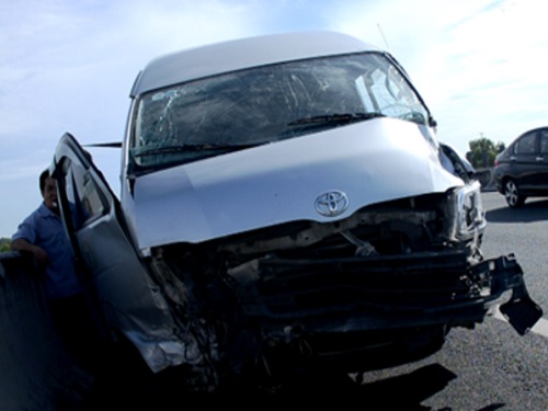 Tai nạn giao thông nghiêm trọng ngày 3/11: Hai nữ sinh bị kéo lê dưới gầm xe tải
