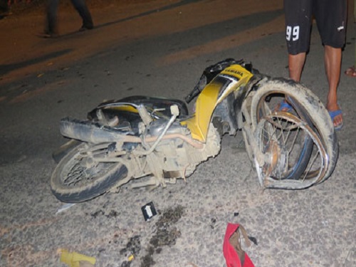 Tai nạn giao thông ngày 8/11: Exciter găm chặt vào đuôi xe hút bụi, 2 người chết thảm