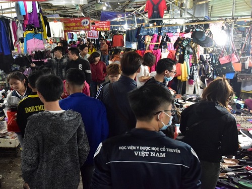 Hà Nội: Nhiệt độ giảm sâu, thị trường quần áo mùa đông tăng nhiệt