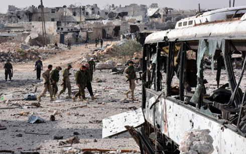  Chiến sự Syria: Hiện trường một vụ tấn công ở Aleppo, Syria. Ảnh: AFP