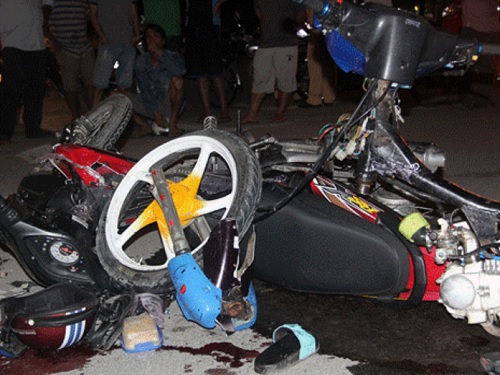 Tai nạn giao thông mới nhất ngày 15/11: Va chạm với xe khách, hai bố con chết thảm