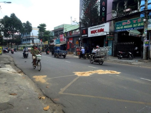 Tai nạn giao thông ngày 24/11: Tai nạn liên hoàn, người đàn ông bị xe tải cán chết tại chỗ