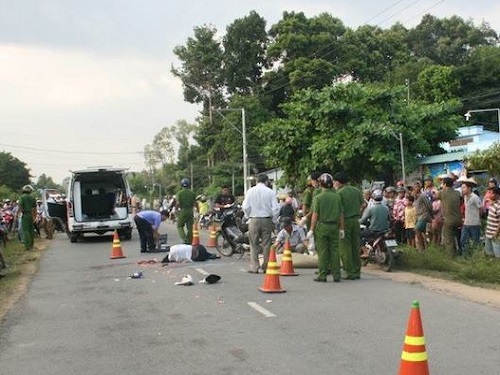 Tai nạn giao thông ngày 30/11: Bánh xe tải cán qua người, hai nạn nhân chết tại chỗ