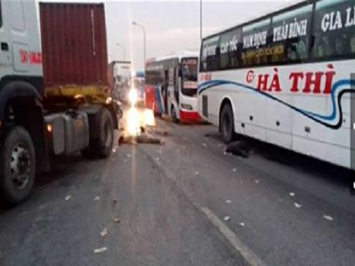Tai nạn giao thông nghiêm trọng ngày 7/12: Xe buýt ''điên'' đâm một người chết tại chỗ
