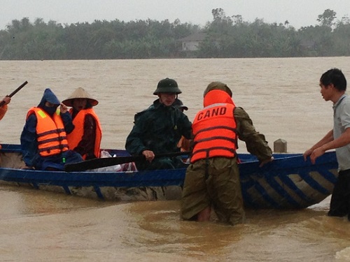 Lũ lụt miền Trung: Tìm thấy 3 thi thể bị lũ cuốn ở Quảng Nam