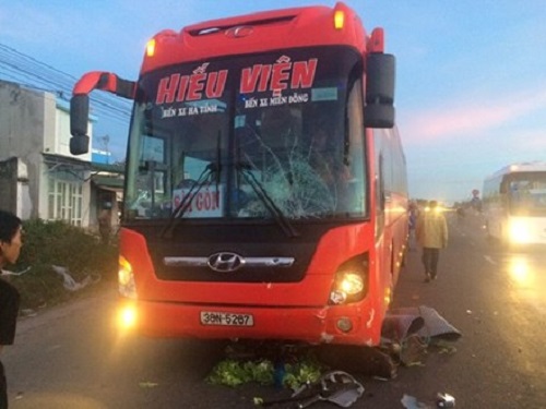 Tai nạn giao thông nghiêm trọng ngày 1/1: Xe khách tông chết người đi chợ sáng sớm