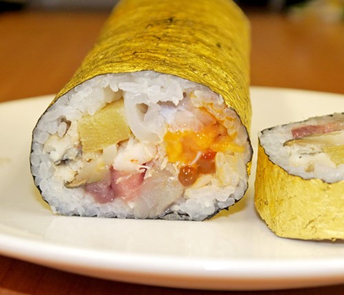 sushi-boc-vang-danh-cho-hoi-nha-giau-o-nhat-ban