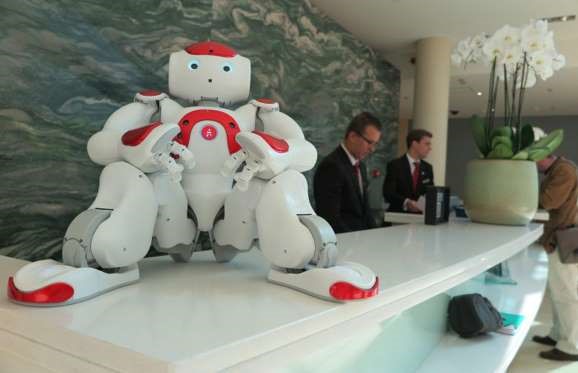 diem-danh-nhung-cong-ty-da-va-dang-thay-the-nhan-vien-bang-robot