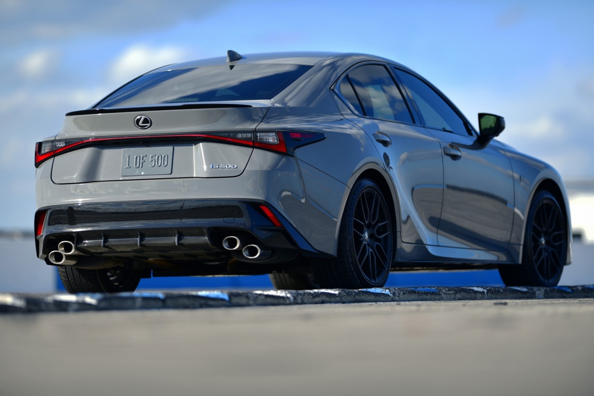 lexus-is-500-f-sport-performance-launch-edition-2022-ra-mat-mau-son-doc-dong-co-472-ma-luc