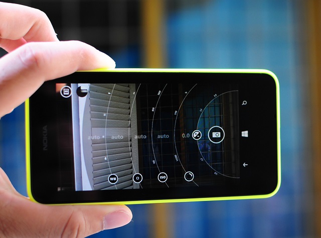 Smartphone giá rẻ chụp ảnh đẹp Nokia Lumia 630 với các tùy chỉnh thông số trên camera máy, cho ra những bức ảnh sắc nét