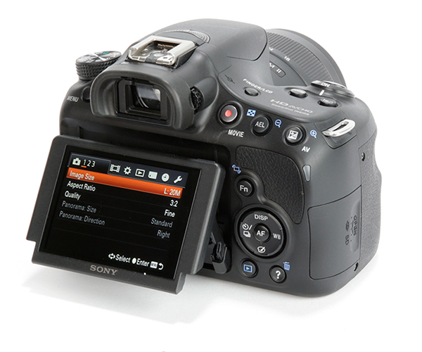 Máy ảnh giá rẻ Sony Alpha SLT-A58K có nhiều tính năng nổi bật cùng công nghệ chụp ảnh cao, phù hợp cho người mới chơi máy ảnh DSLR