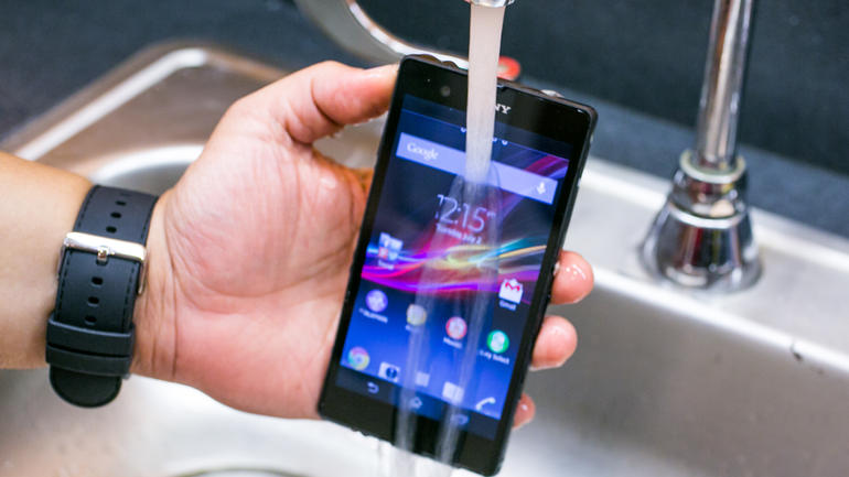 Xperia Z3 có khả năng chống nước ấn tượng nhất trong số những smartphone tốt nhất 2014