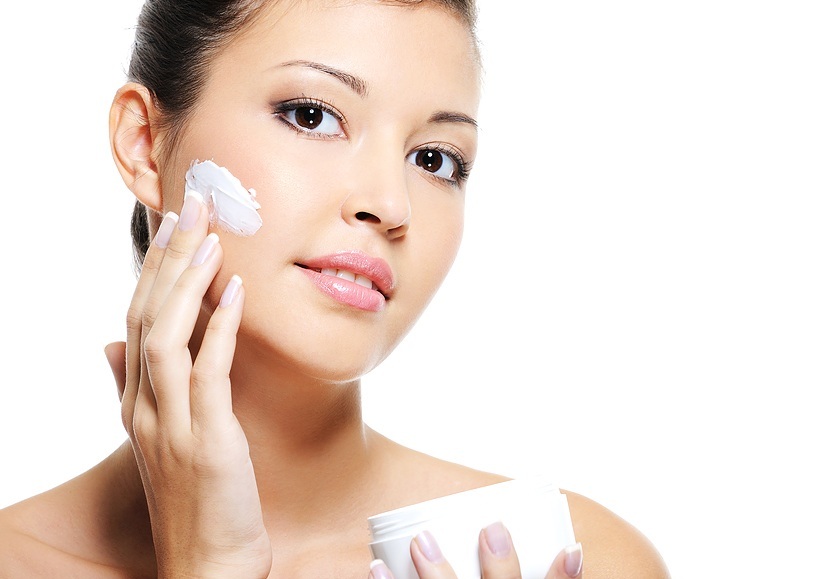 Kem dưỡng ẩm có tác dụng làm mềm mịn, mượt mà và cung cấp độ ẩm cho da