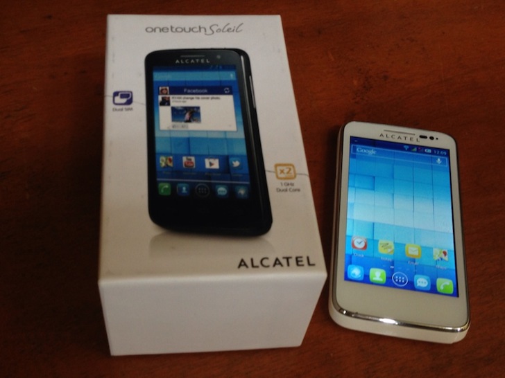 Đại diện cho phân khúc smartphone giá rẻ dưới 2 triệu của Alcatel là Alcatel One Touch Soleil