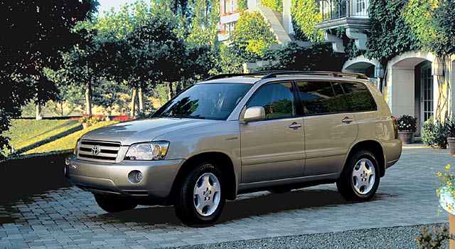 Hình ảnh chiếc SUV nên mua nhất khi chọn mua xe ô tô cũ giá dưới 200 triệu -Toyota highlander 2004