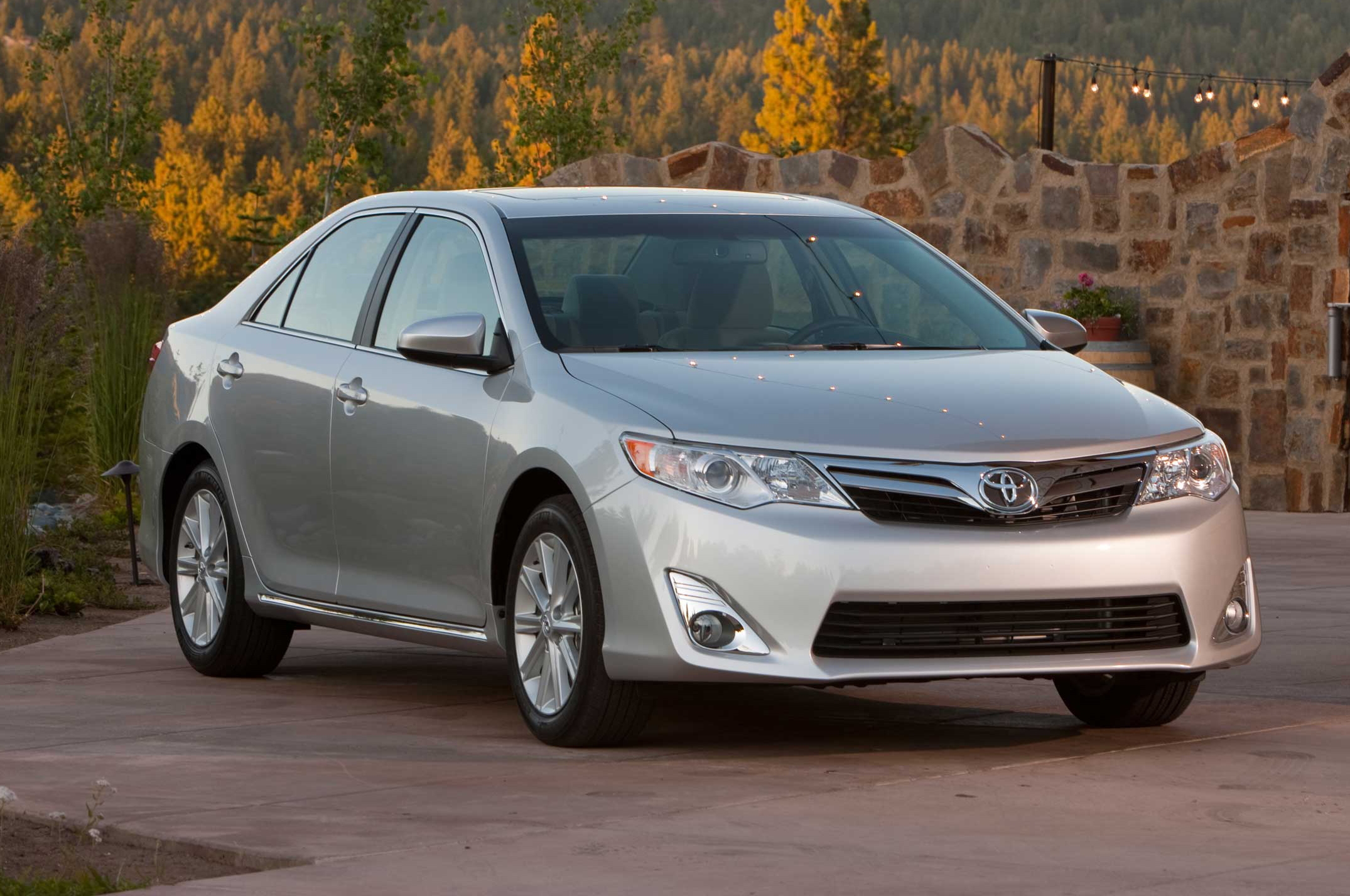 Ô tô giá rẻ Toyota Camry 2014 là một lựa chọn tốt cho các gia đình