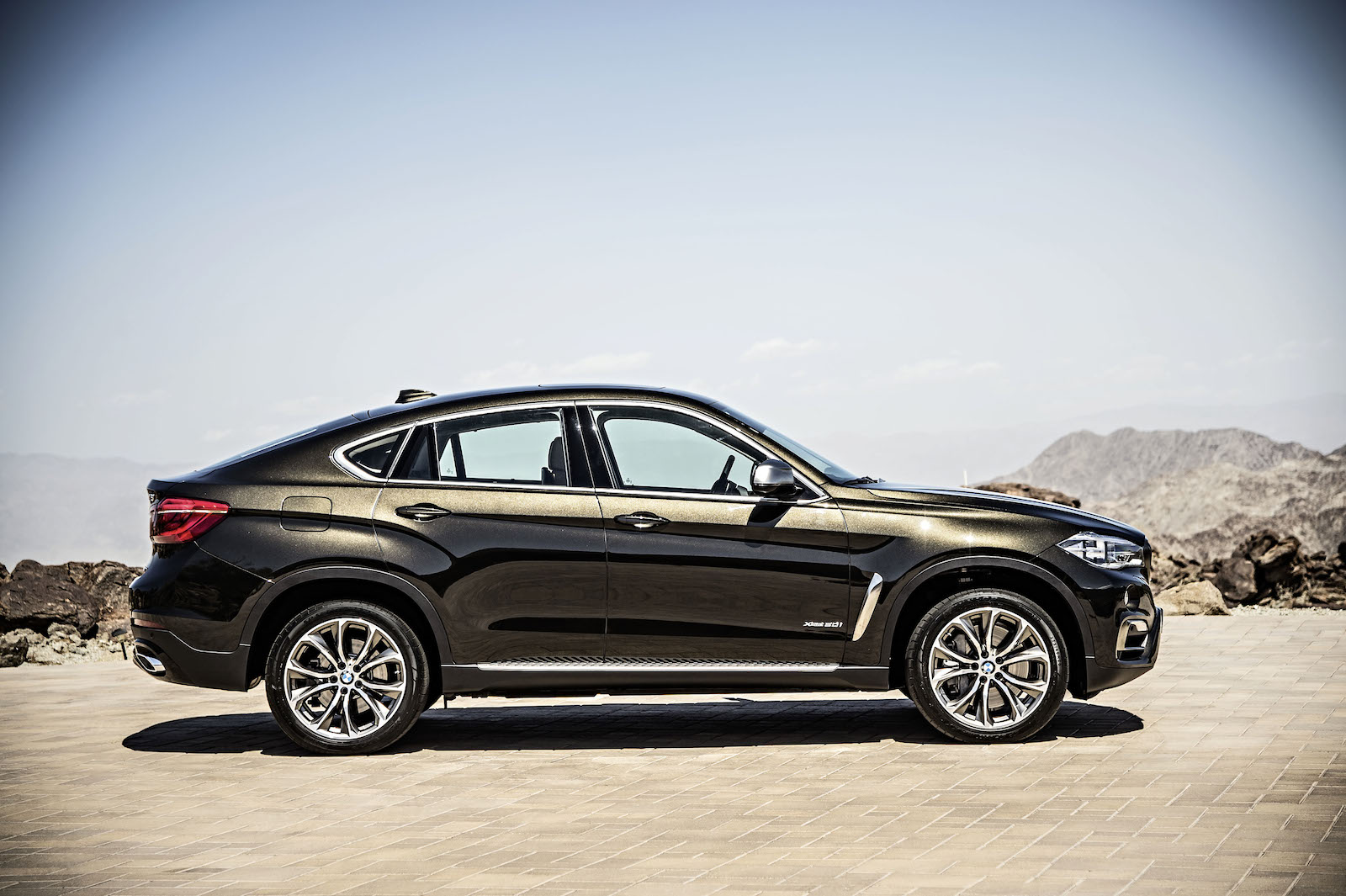 Siêu phẩm BMW X6 2015 có giá 60,550 USD