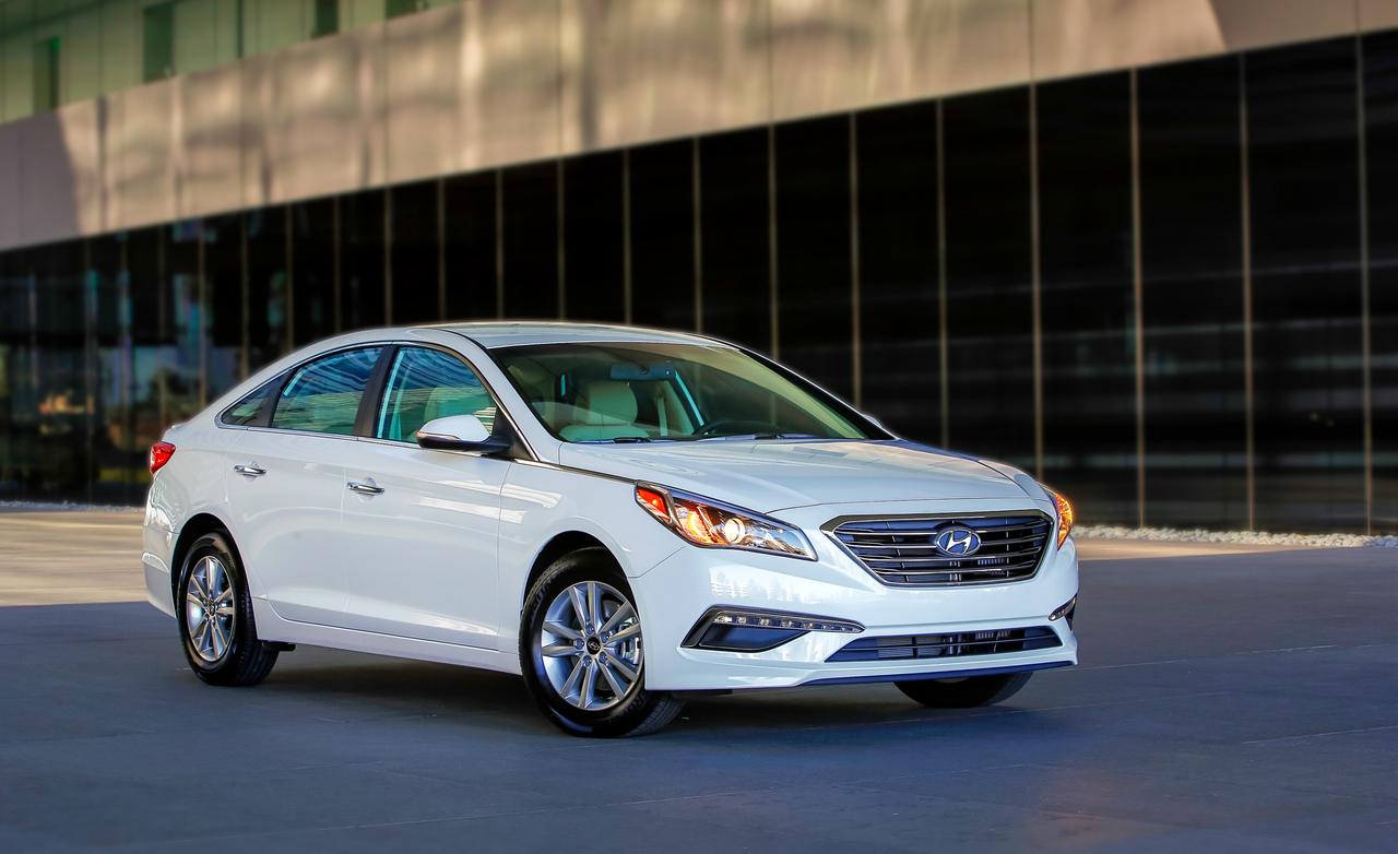 Hyundai Sonata 2015 sở hữu mức tiêu thụ nhiên liệu trung bình của xe đạt 8,11 lít/100 km