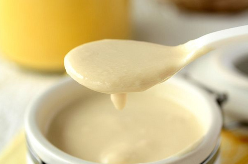 Sữa chua chứa chất bảo quản hạn chế sự phát triển của nấm mốc, lên men