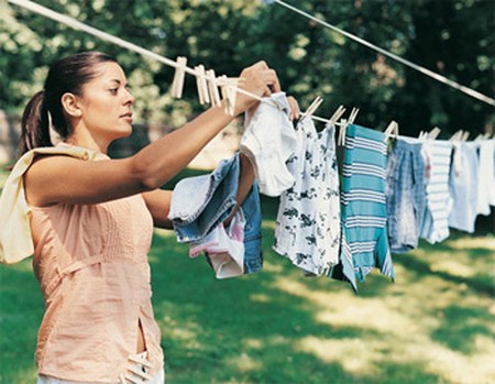 Các mẹ nên sử dụng nước xả vải từ thiên nhiên để tránh những hậu quả do các loại nước xả vải trên thị trường hiện nay gây ra.