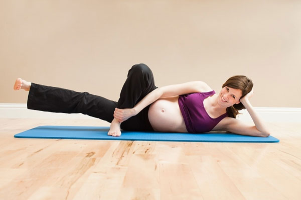 Tập yoga không những tốt cho sức khỏe còn giúp tiêu mỡ. Ảnh: Internet