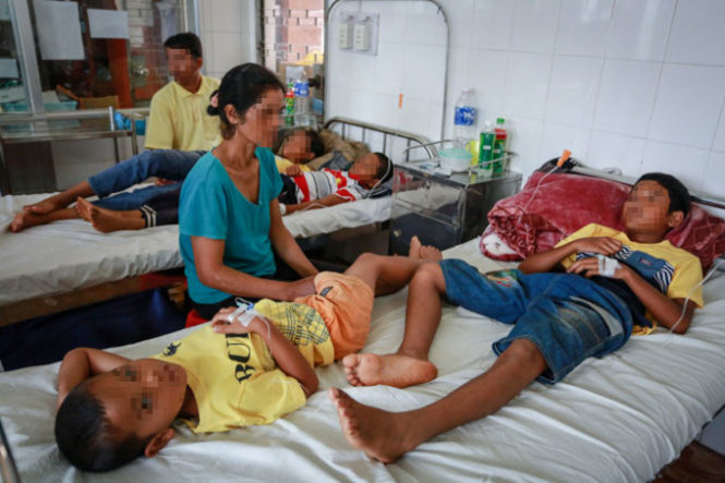 Các bệnh nhân tại xã Đray Sáp (Krông Ana, Đắk Lắk) trong vụ ngộ độc nấm được điều trị tại Bệnh viện Đa khoa tỉnh Đắk Lắk
